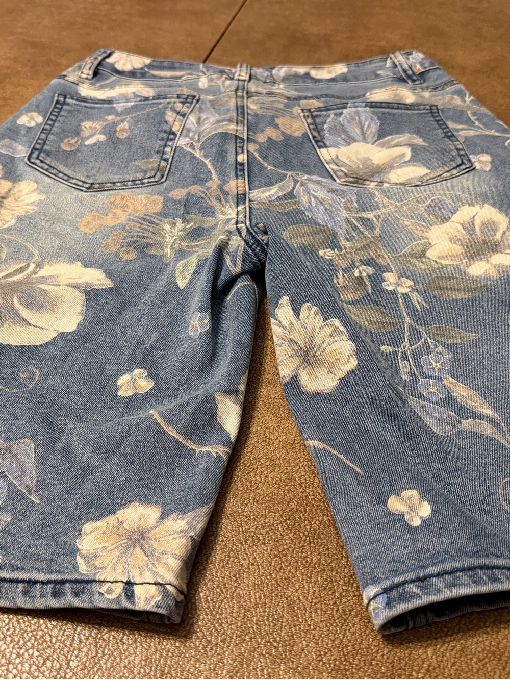 4/6 Small, Flamingals Blue Floral Denim Bermuda Shorts, NWT, $40 - Picture 4 of 8